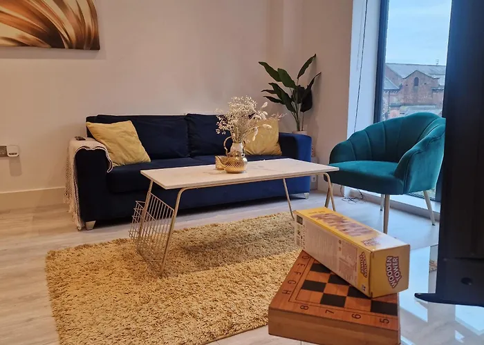 2 Bed Luxury City Centre Flat