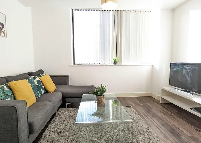 Modern 1 Bed Apt In Central Bmh - Good Fit For Business Traveller