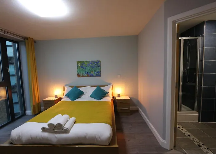 Stunning Top Floor Southside Apartment 2 Beds Parking Wifi Netflix
