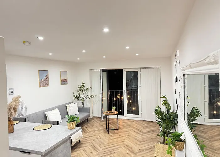 Spacious Birmingham Luxury Apartment - 2 Bed - Free Parking - Washing Machine - 50Inch Hd Tv - Netflix