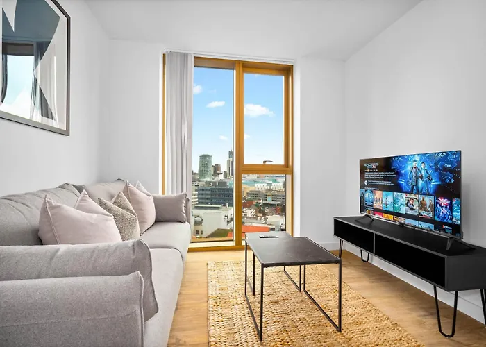 New Build - 1 Bed Apt Birmingham City Centre - Free Onsite Gym & Coffee Machine - Chinatown Area, Located Next To O2 Academy, Bullring & New Street Station - With Smart Tv, Free Netflix & Wifi