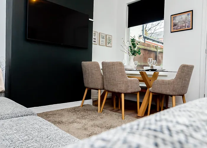 4 Bedroom Home, Centre Birmingham Perfect For Contractors