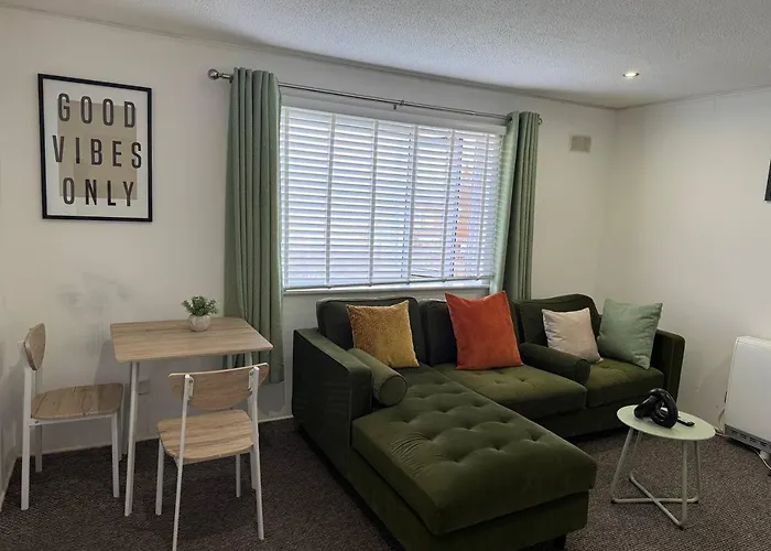 Birmingham Peculiar Apartment 2-Bedrooms