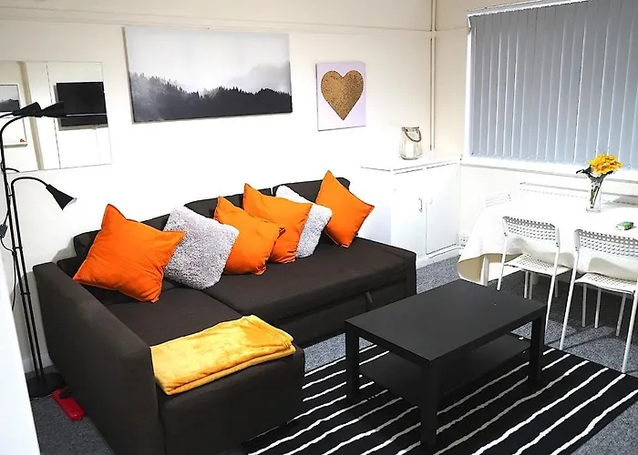 Beautiful Flat In Birmingham City Centre, Sleeps 9, Free Car Parking !