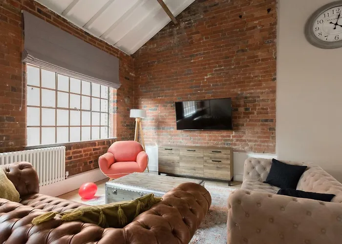 The Warehouse Loft - Trendy Converted Warehouse 3Bdr