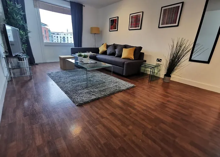 Voyager Apartments * Sleeps 6 * Parking