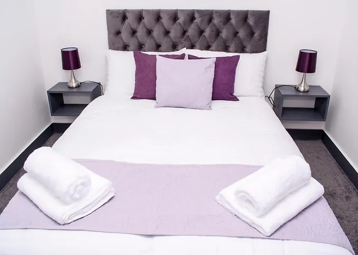 Homestay In Birmingham Sleeps 8 - Free Parking & Wifi