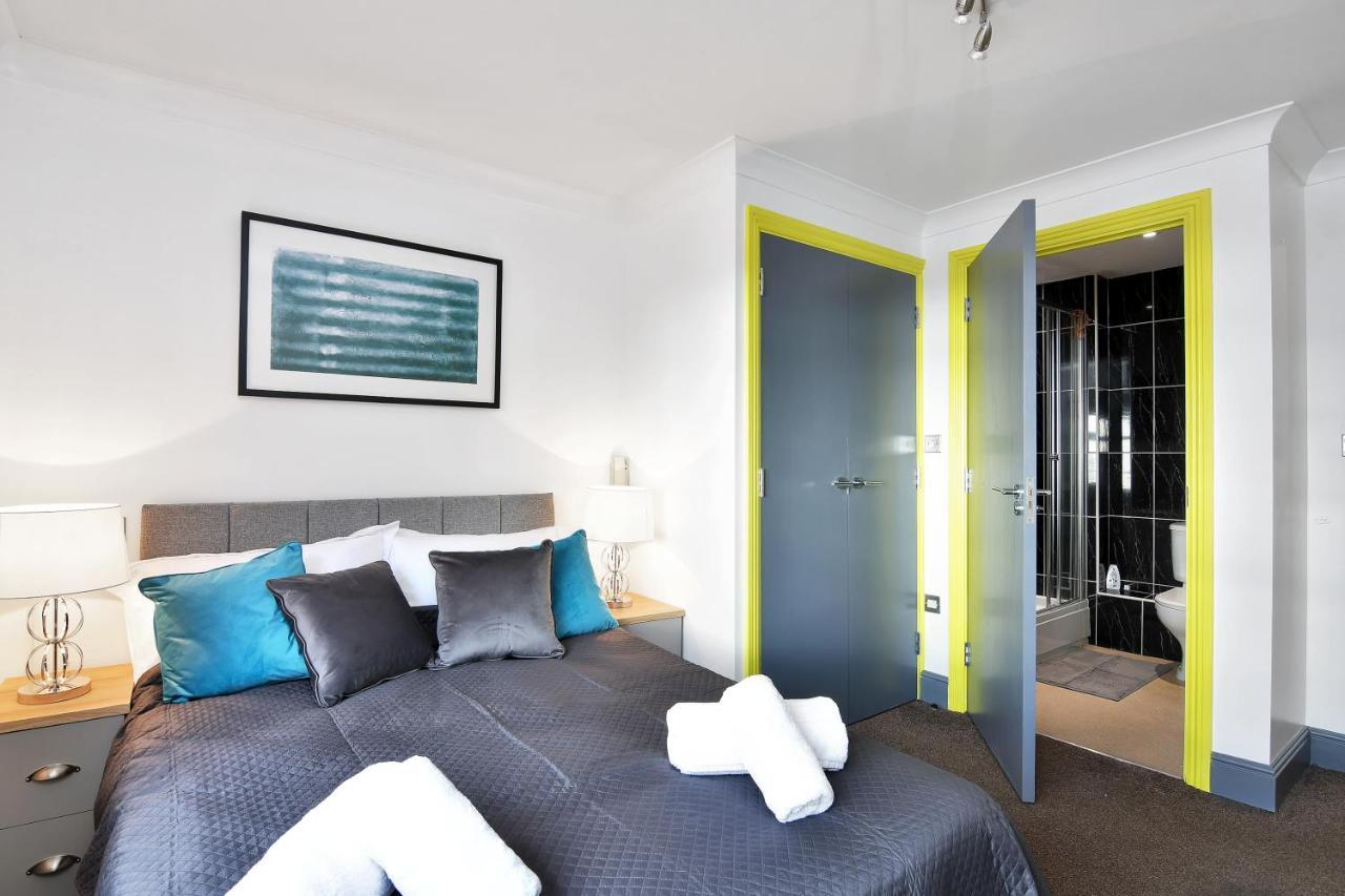 Xclusive Living In Centre, The Qube