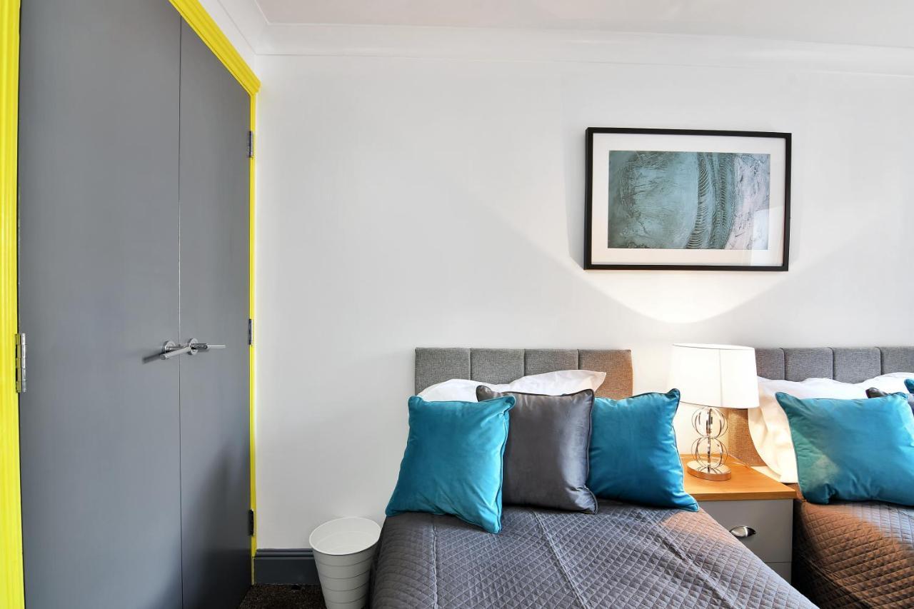 Xclusive Living In Centre, The Qube