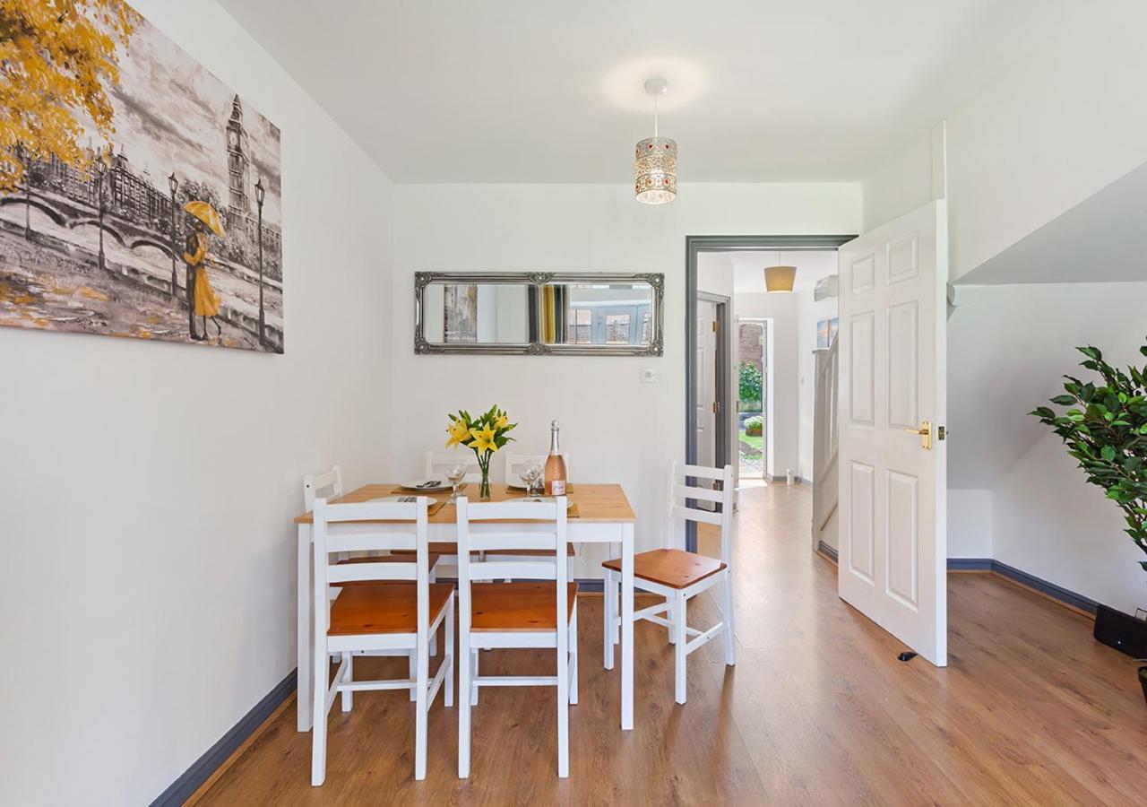 Near Airport & Nec, The Leyburn * Birmingham