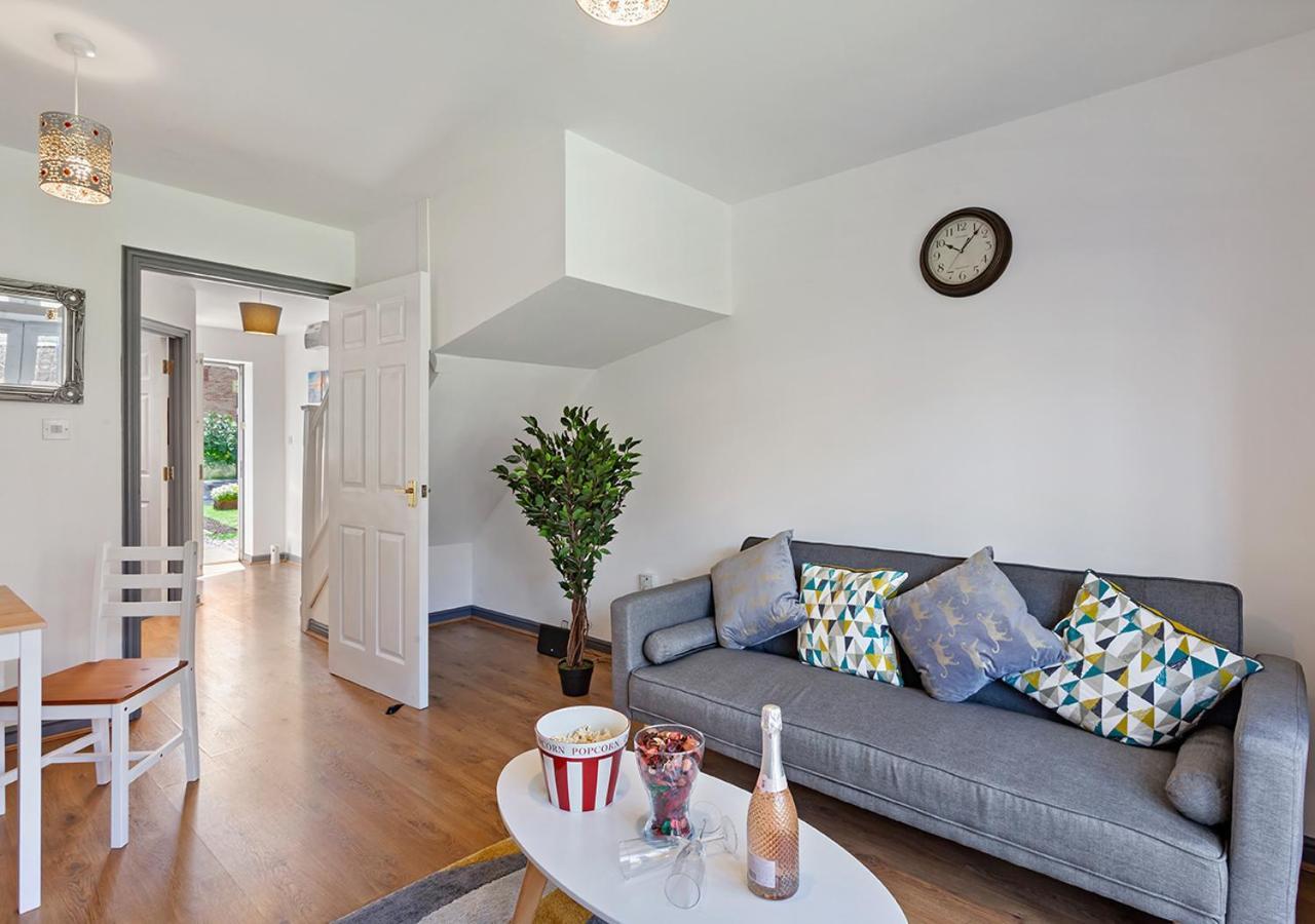 Near Airport & Nec, The Leyburn Holiday home