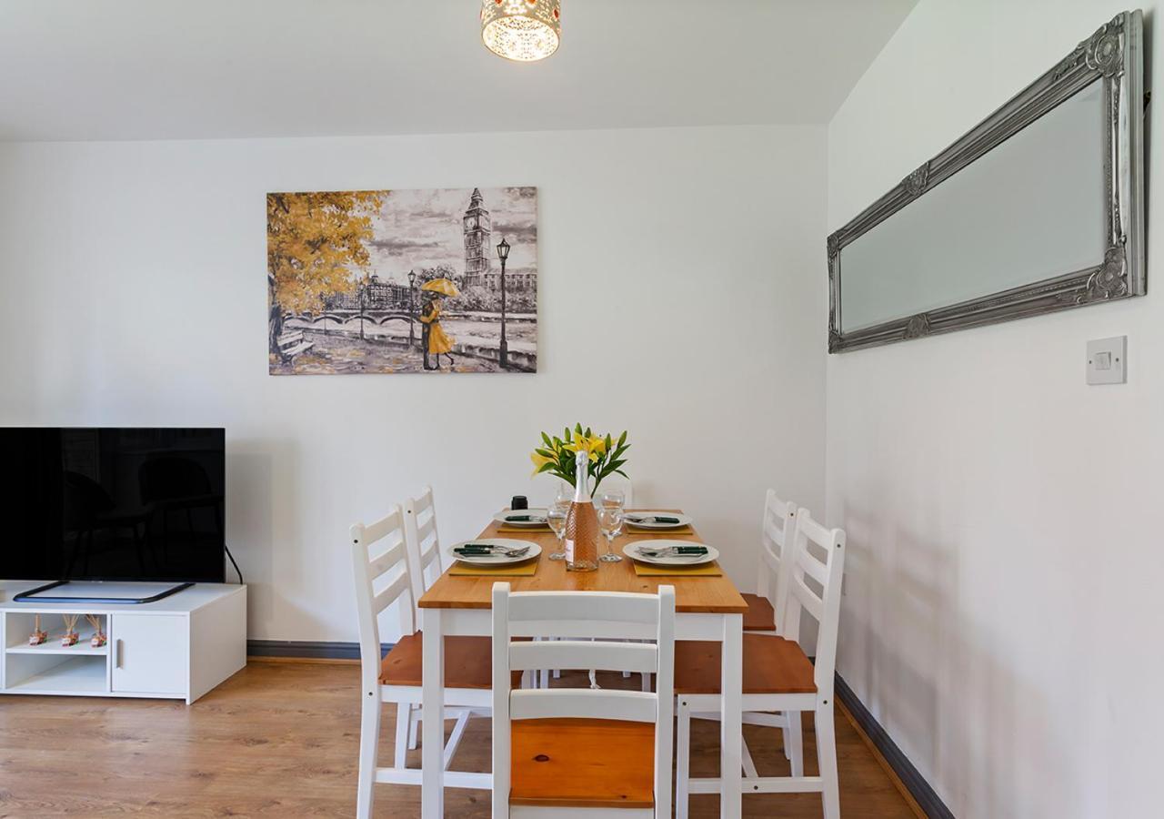 Near Airport & Nec, The Leyburn * Birmingham