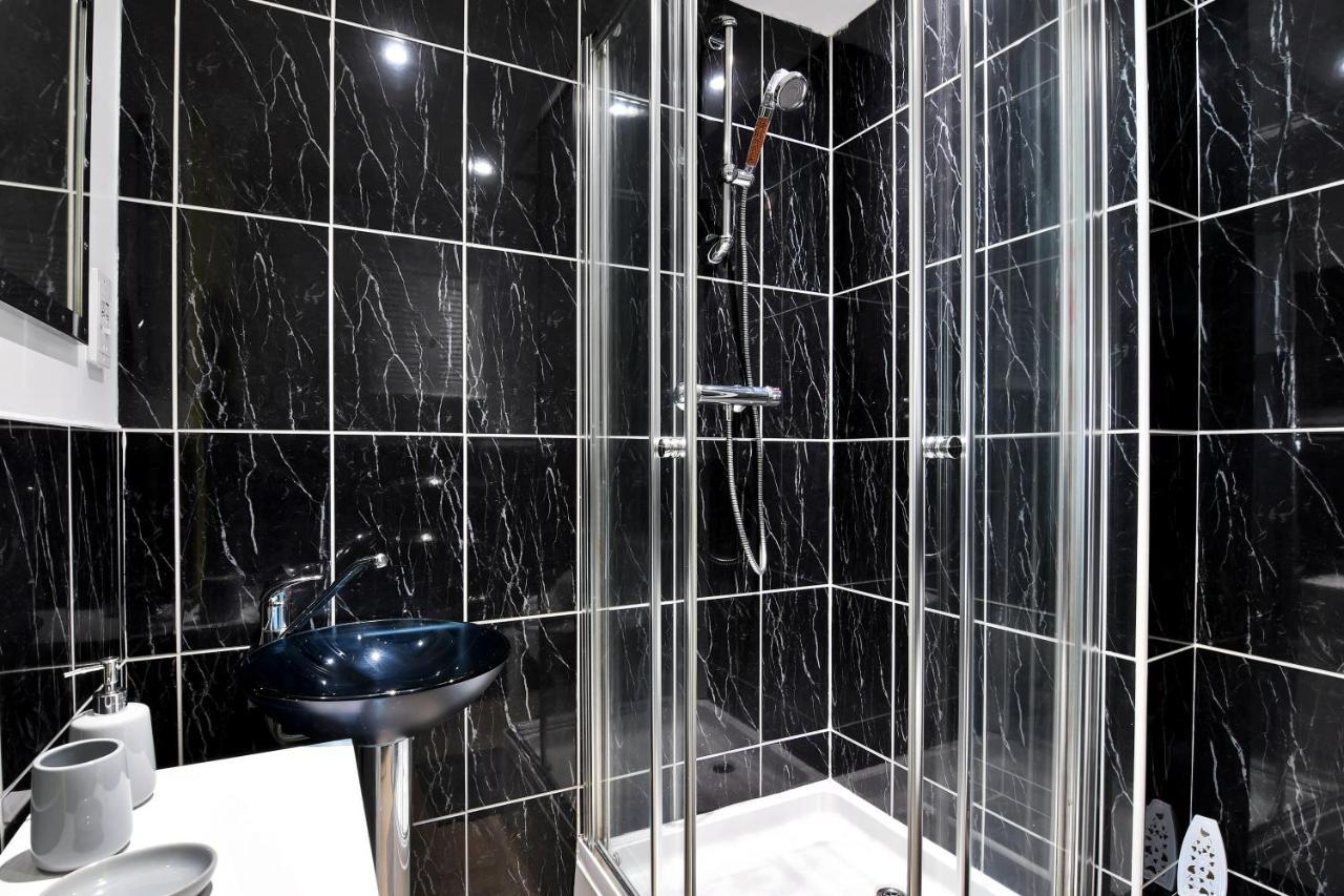 Apartment Xclusive Living In Centre, The Qube *