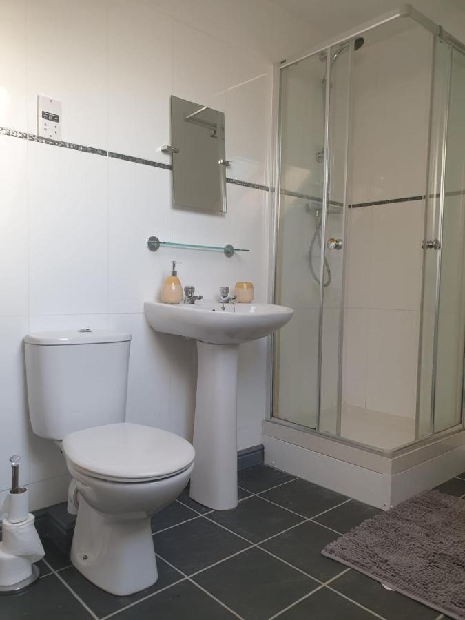 Holiday home Near Airport & Nec, The Leyburn *