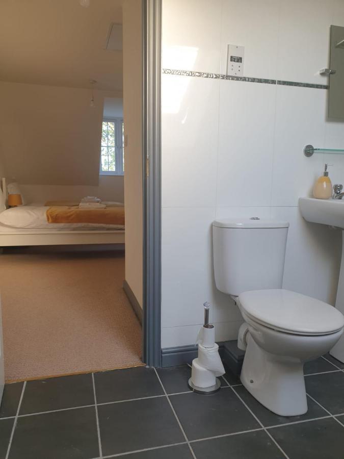Near Airport & Nec, The Leyburn Holiday home