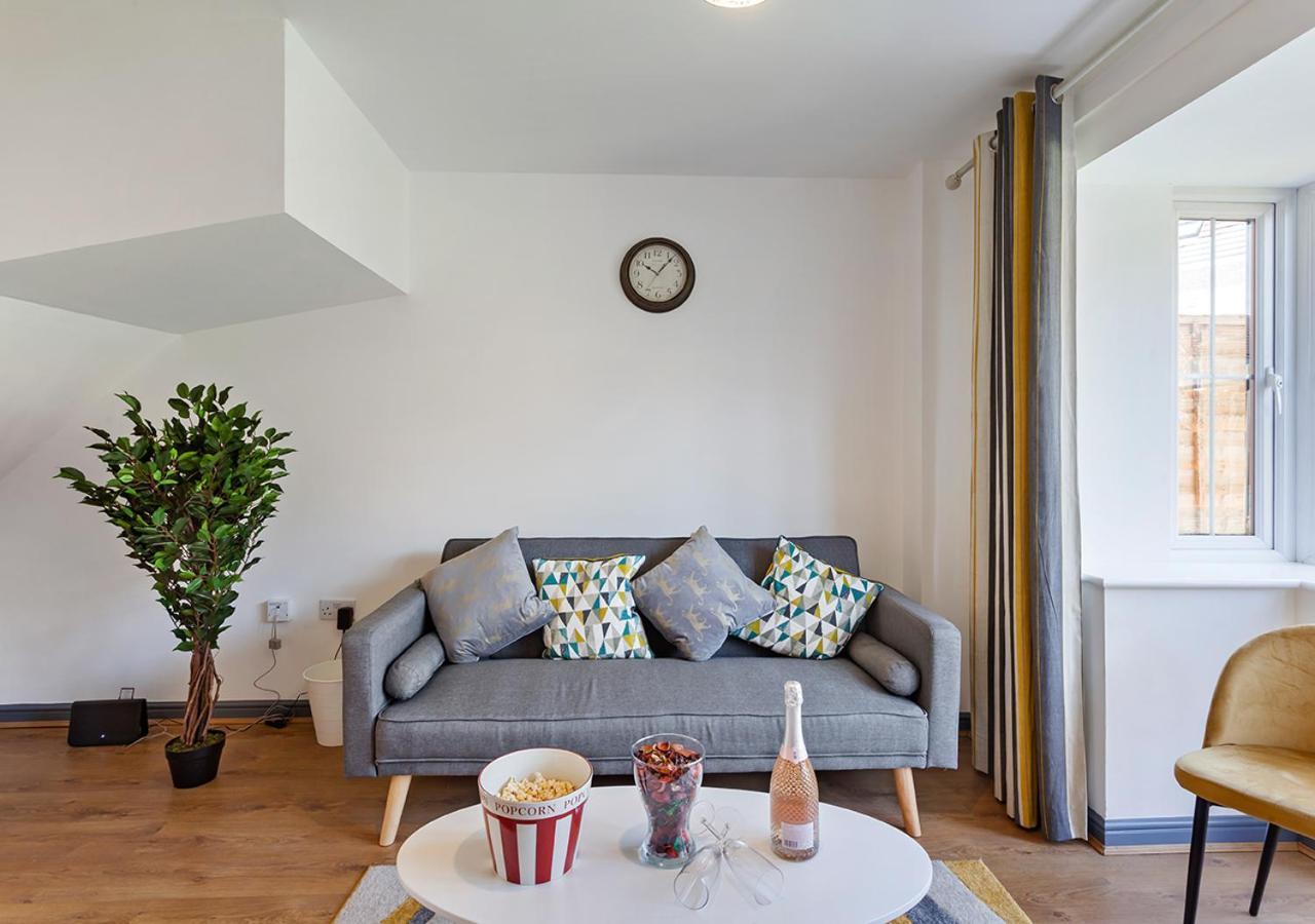Near Airport & Nec, The Leyburn *