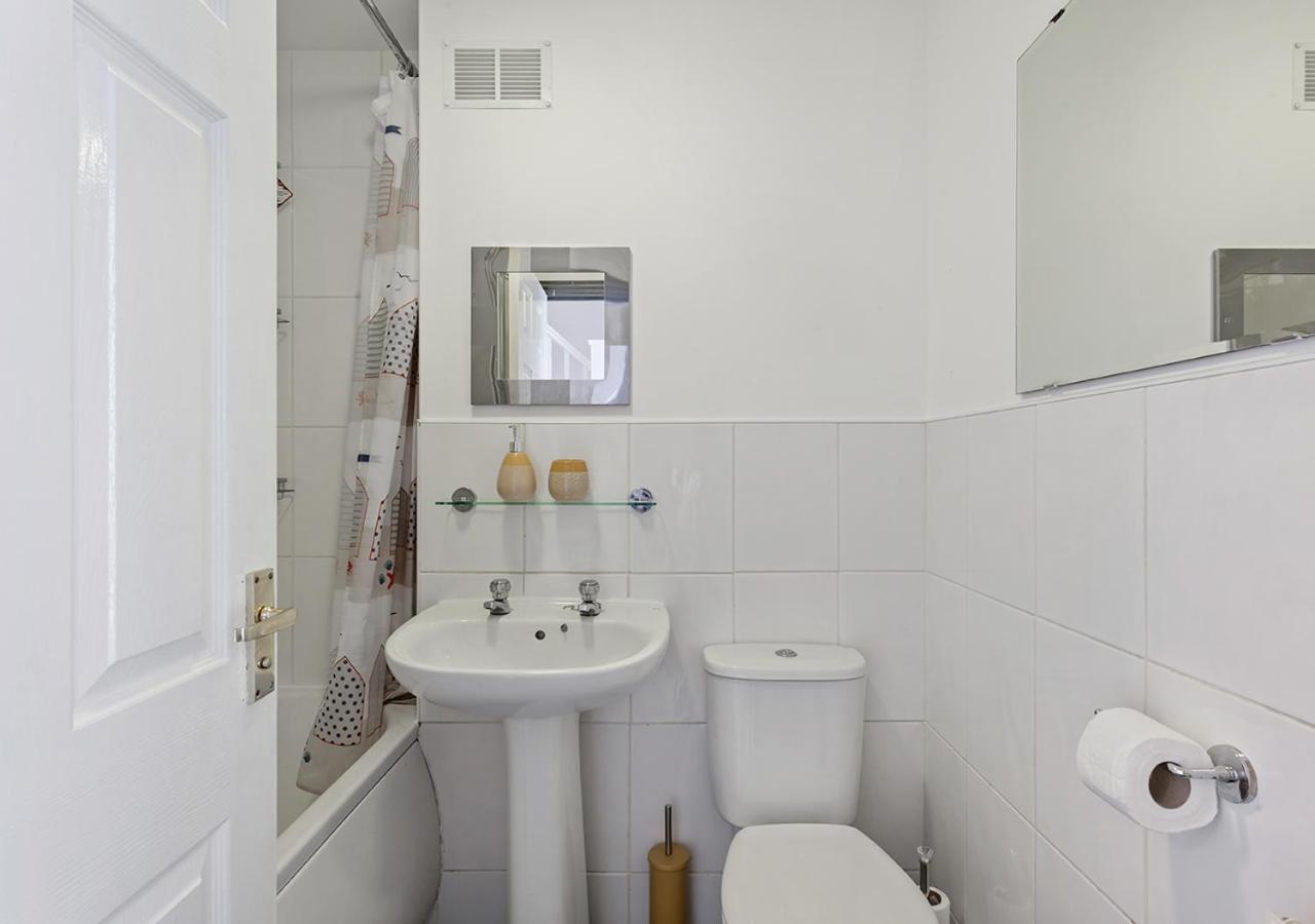 Near Airport & Nec, The Leyburn