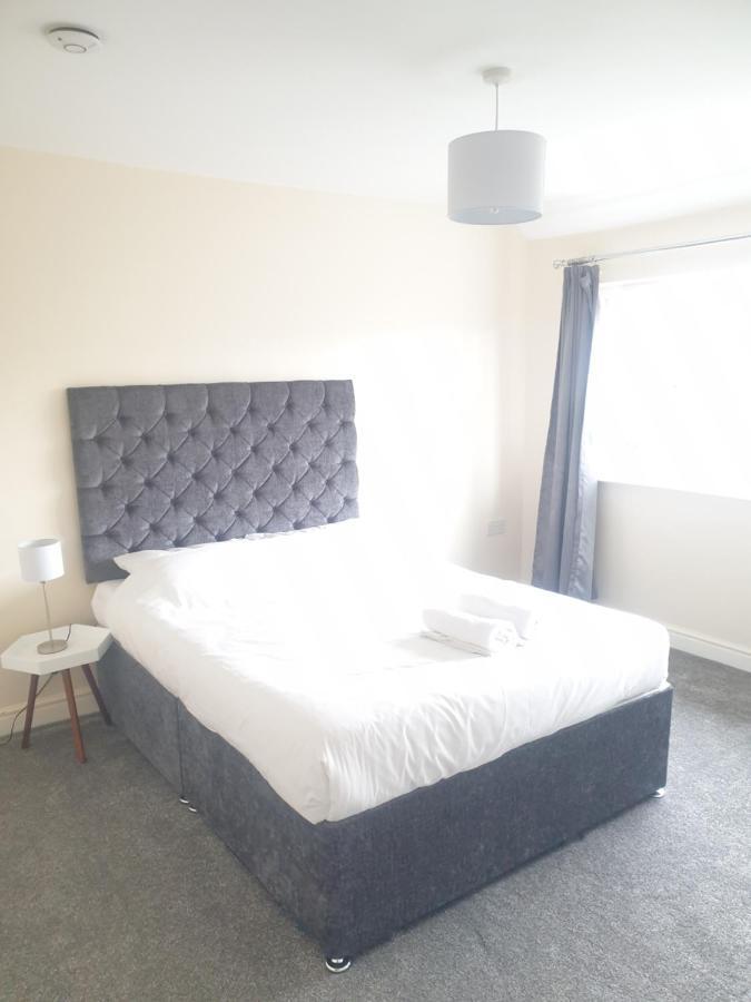 A Modern North Stylish 3 Bedroom 4 Bed House By Be More Homely Serviced & Will Sleep 6 Free Parking & Wifi