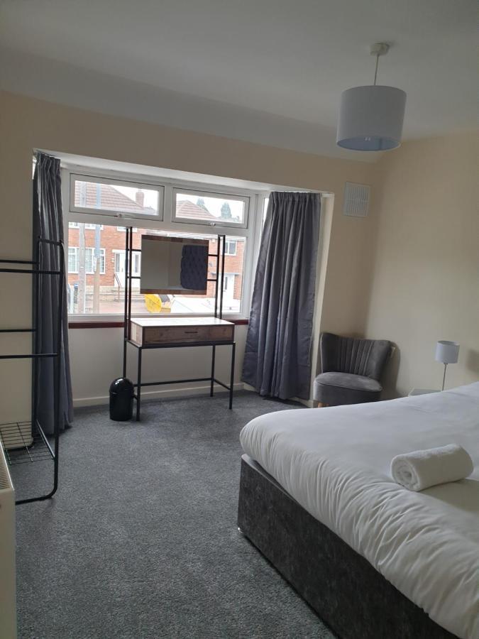 Holiday home A Modern North Stylish 3 Bedroom 4 Bed House By Be More Homely Serviced & Will Sleep 6 Free Parking & Wifi *