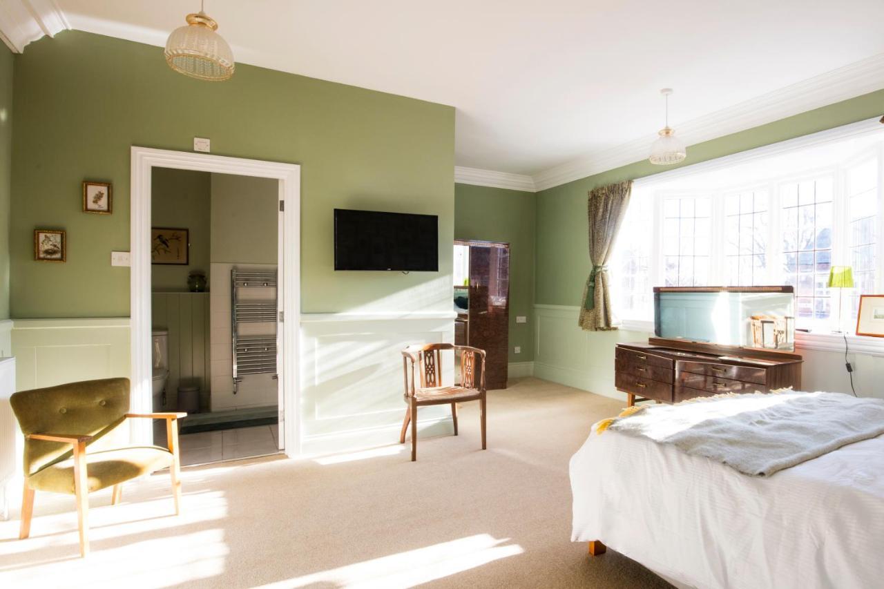 Bournville House & Cafe 3*
