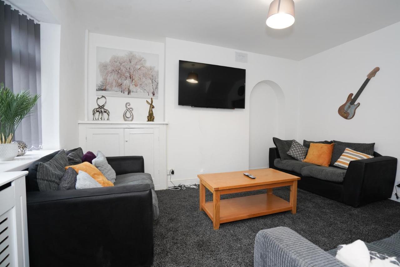 Coplow, 3 Bedrooms House, With 6 Beds, 2x Doubles Beds, 3x Singles Beds And 1 Sofa-bed,sleeps People * Birmingham