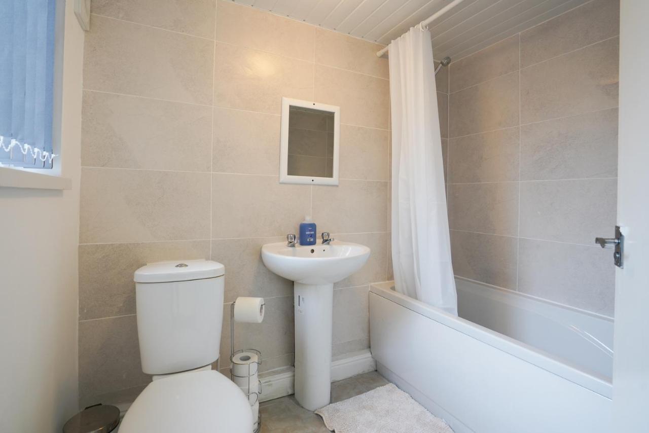 Coplow, 3 Bedrooms House, With 6 Beds, 2x Doubles Beds, 3x Singles Beds And 1 Sofa-bed,sleeps People *