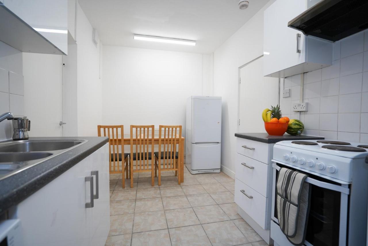 Coplow, 3 Bedrooms House, With 6 Beds, 2x Doubles Beds, 3x Singles Beds And 1 Sofa-bed,sleeps People * Birmingham