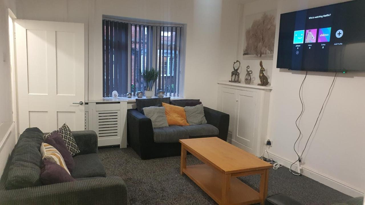 Coplow, 3 Bedrooms House, With 6 Beds, 2x Doubles Beds, 3x Singles Beds And 1 Sofa-bed,sleeps People