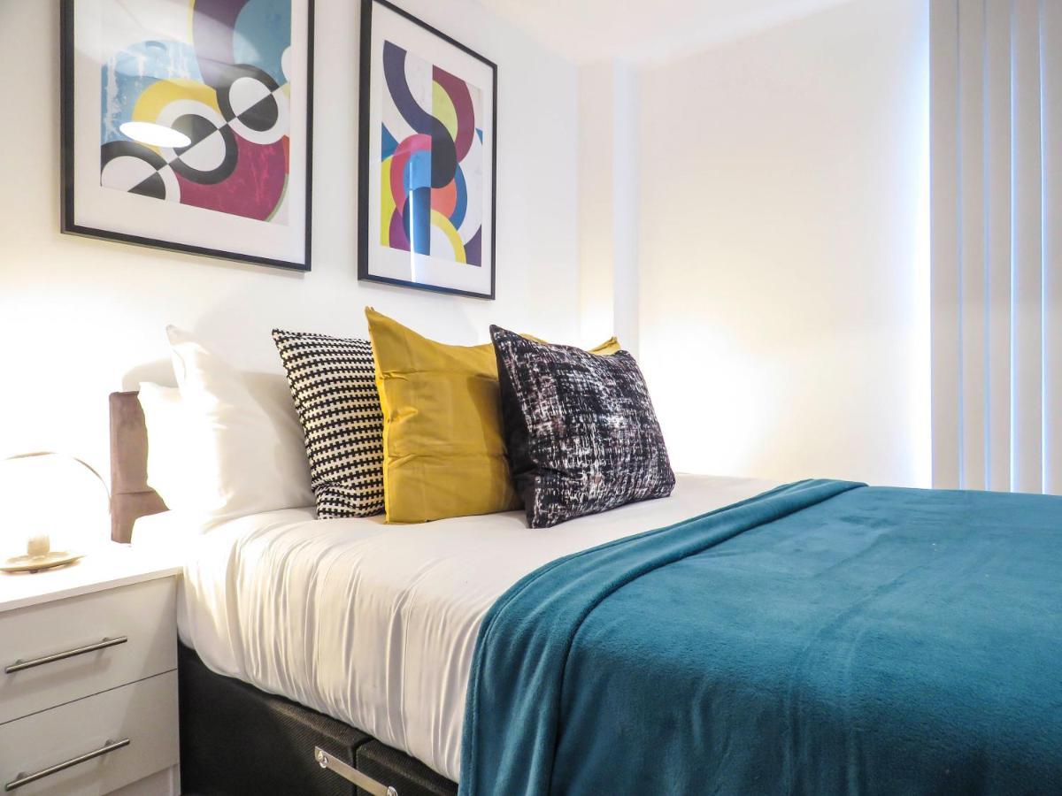 Tudors Esuites Canal Side Apartment *