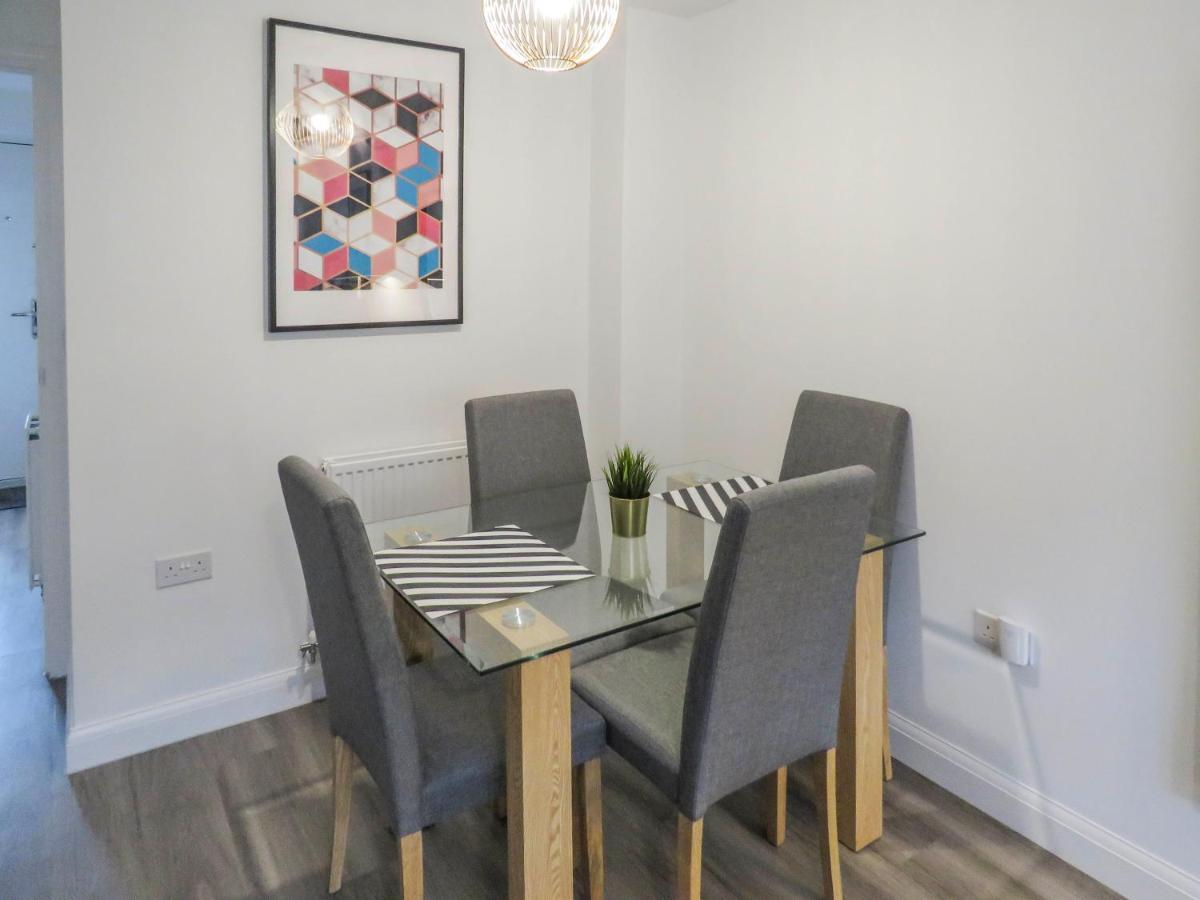 Apartment Tudors Esuites Two Bedroom House *