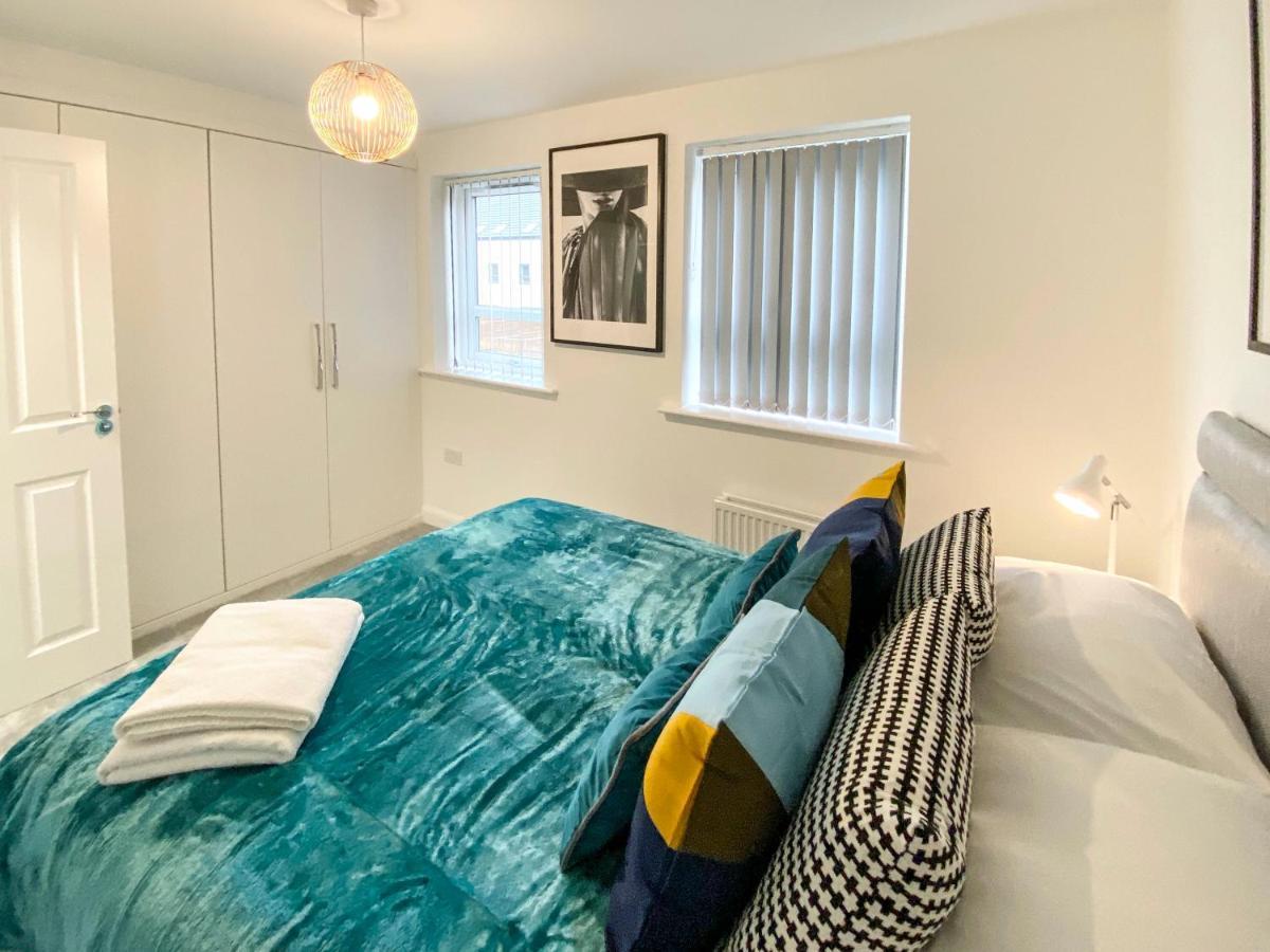 Apartment Tudors Esuites Two Bedroom House