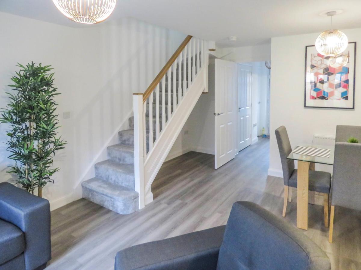 Tudors Esuites Two Bedroom House Apartment *