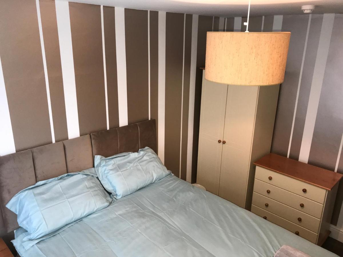 Ground Floor Contemporary 1 Bed *