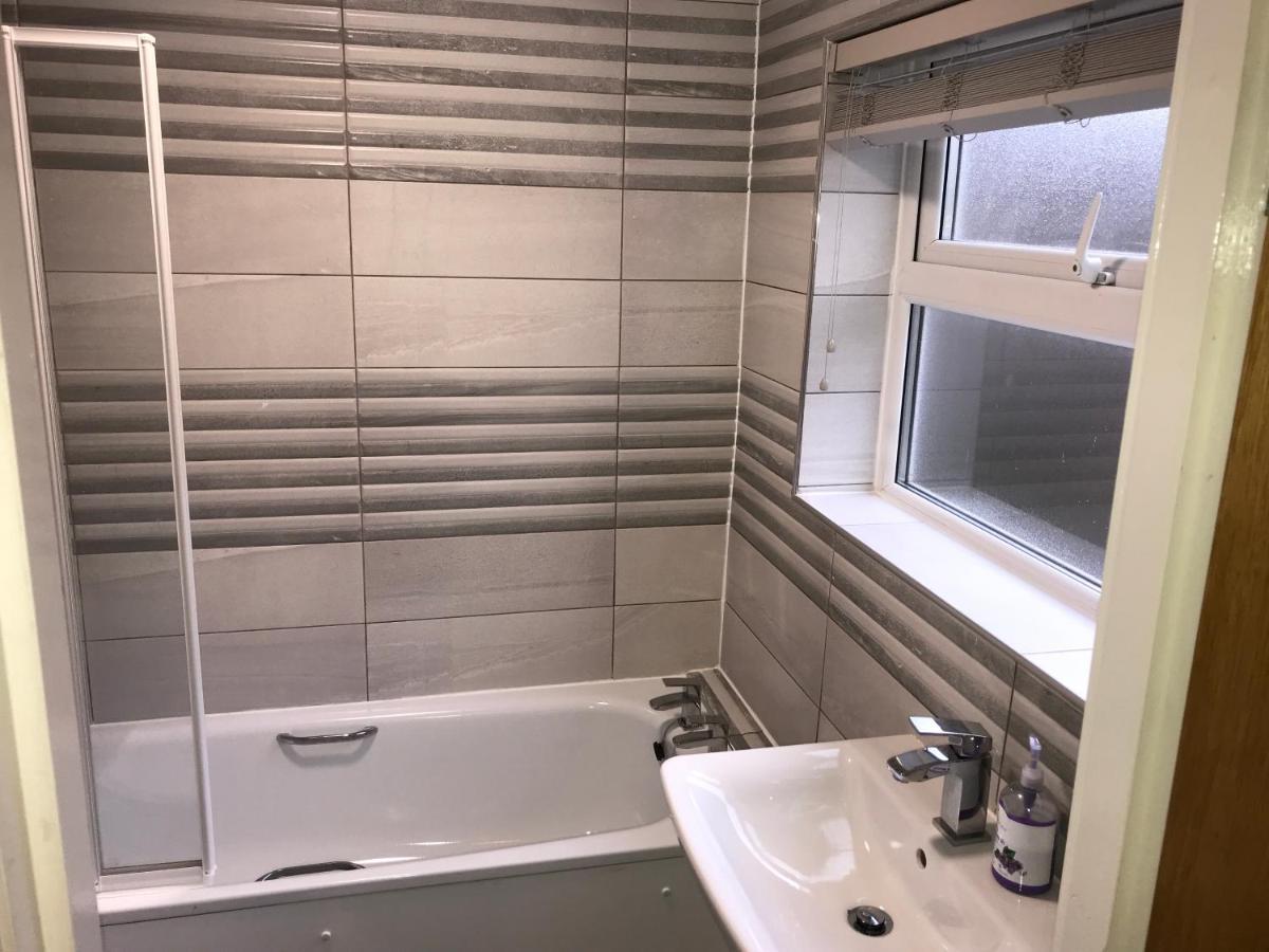 Ground Floor Contemporary 1 Bed Apartment