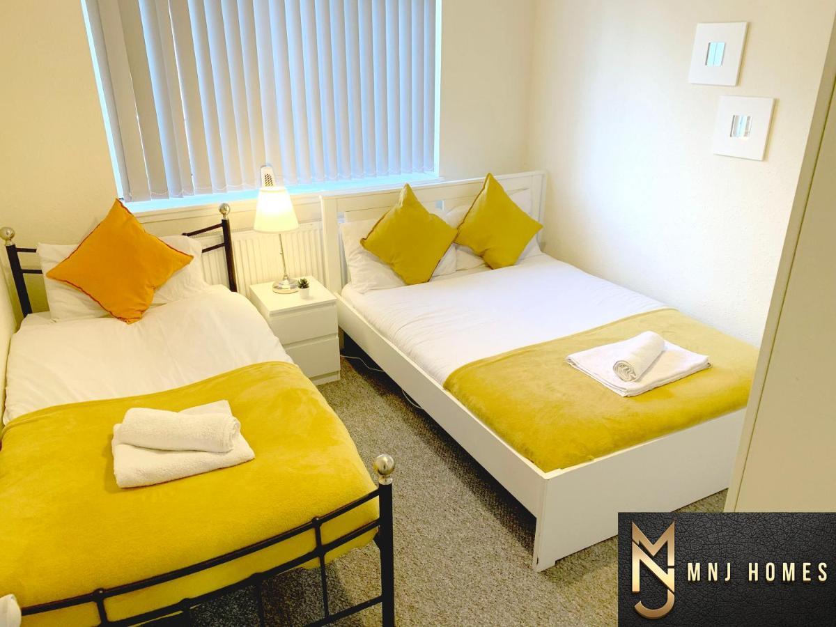 Beautiful Flat In City Centre, Sleeps 9, Free Car Parking ! Apartment Birmingham