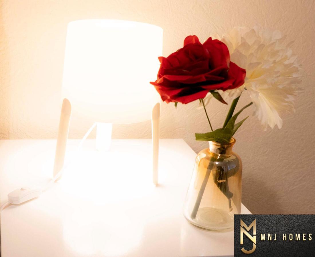 Apartment Beautiful Flat In City Centre, Sleeps 9, Free Car Parking !
