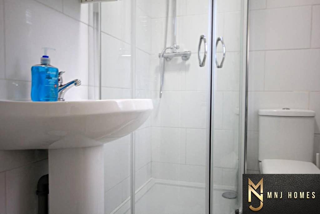 Beautiful Flat In City Centre, Sleeps 9, Free Car Parking ! Birmingham