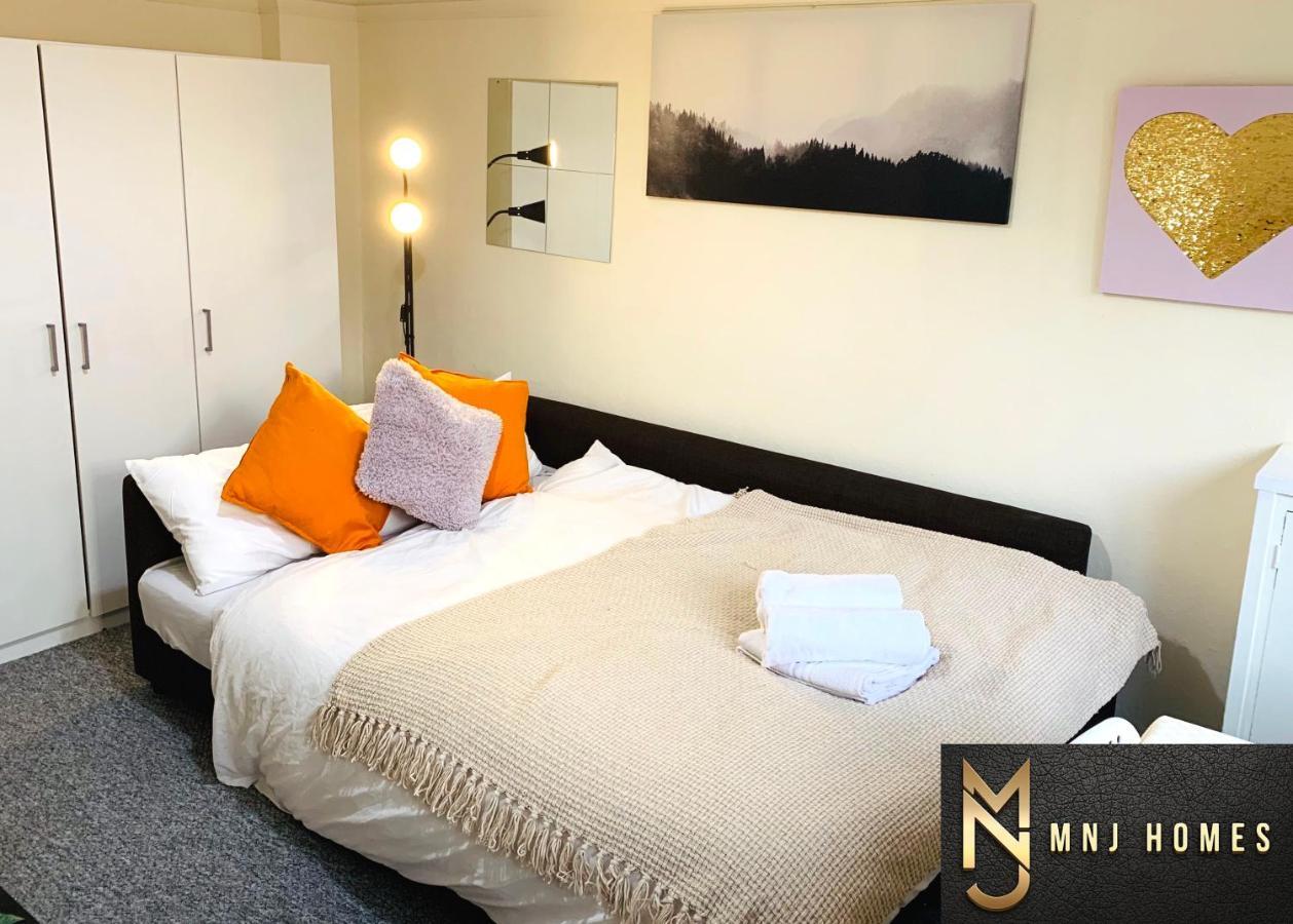 Apartment Beautiful Flat In City Centre, Sleeps 9, Free Car Parking !