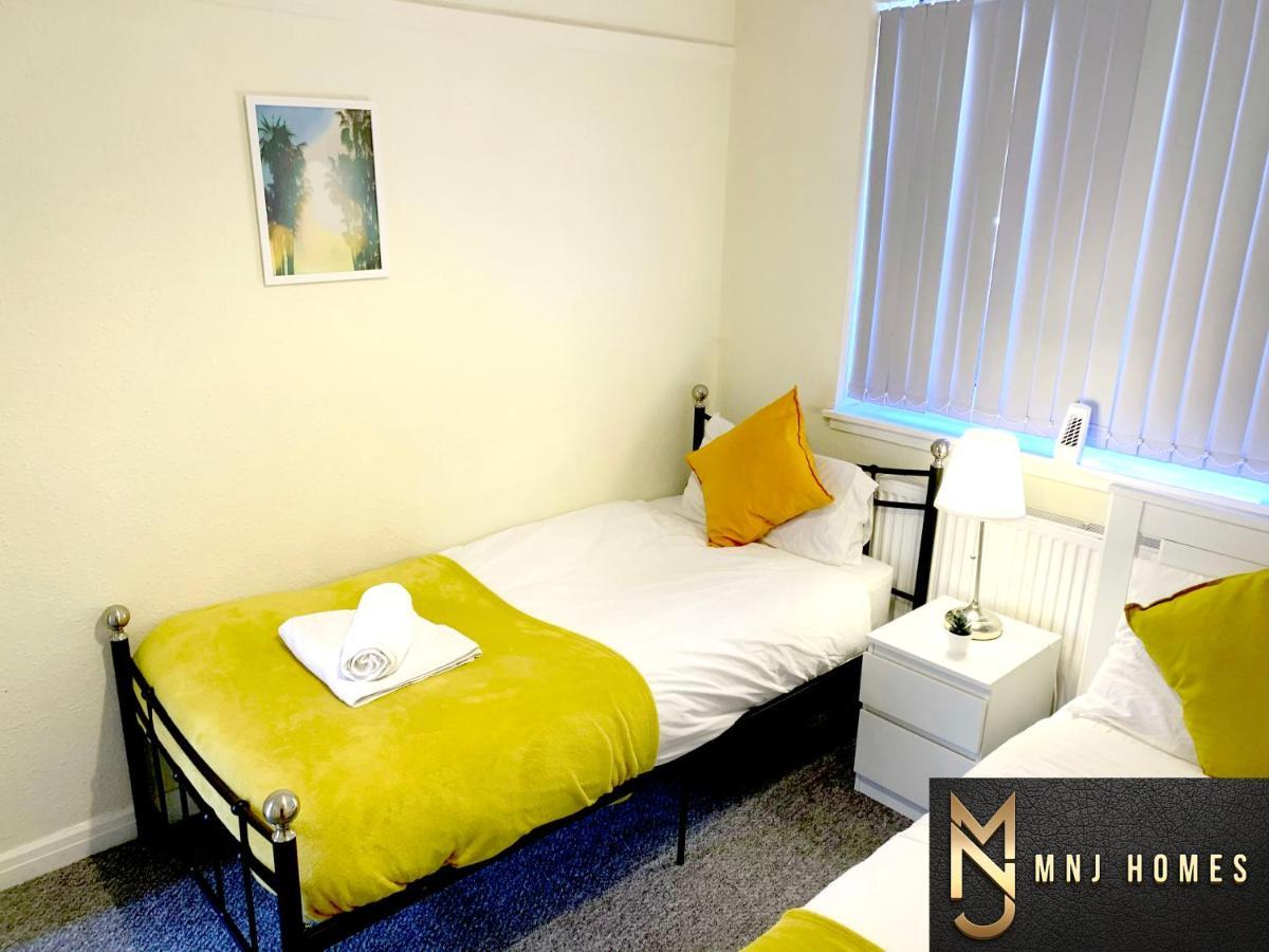 Beautiful Flat In City Centre, Sleeps 9, Free Car Parking ! Apartment *
