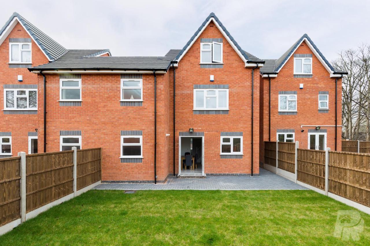 Holiday home Estate - Contractor & Group - Secure Parking Birmingham