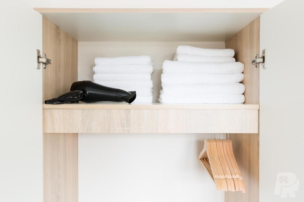 Estate - Contractor & Group - Secure Parking Holiday home Birmingham
