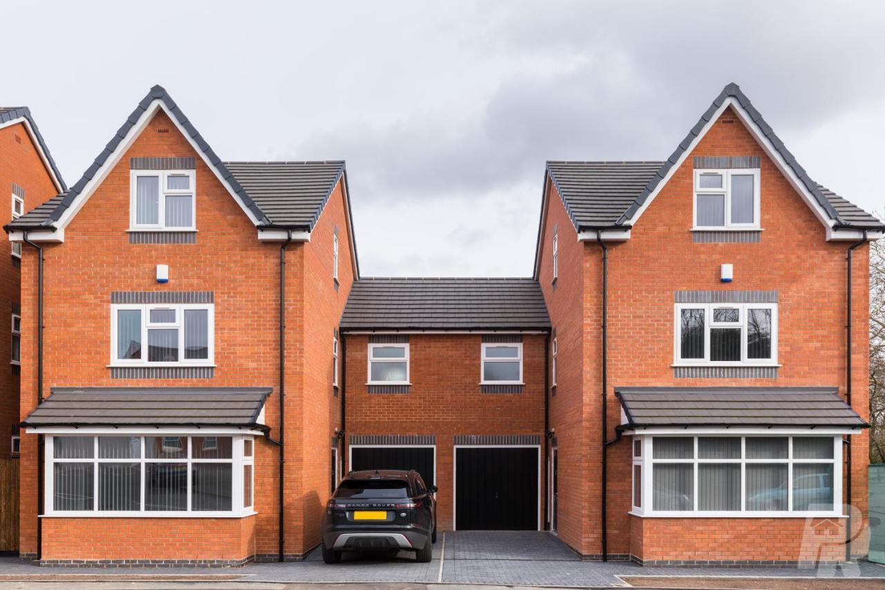 Estate - Contractor & Group - Secure Parking