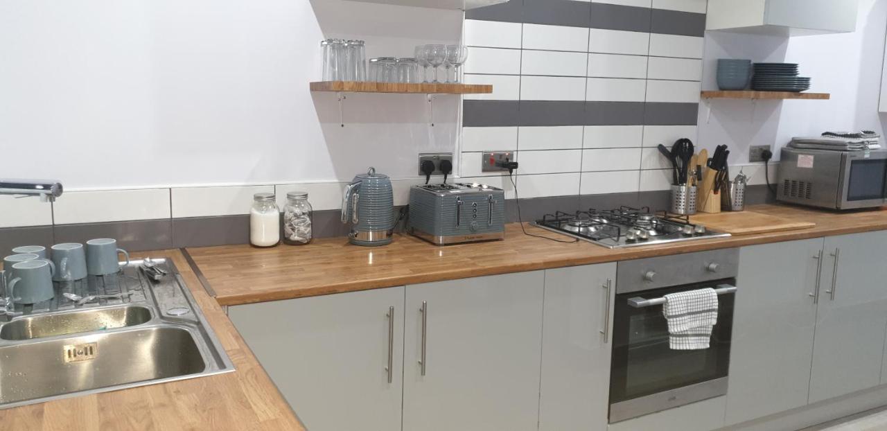 Homestay In Sleeps 8 - Free Parking & Wifi 2* Birmingham