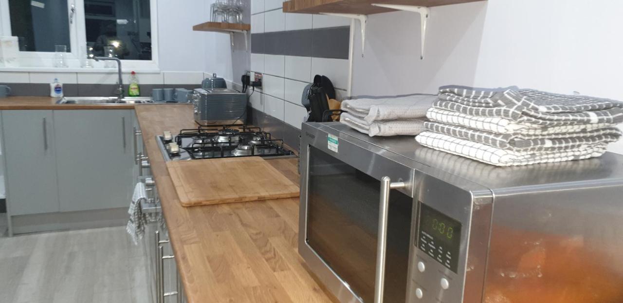 Guest house Homestay In Sleeps 8 - Free Parking & Wifi 2*