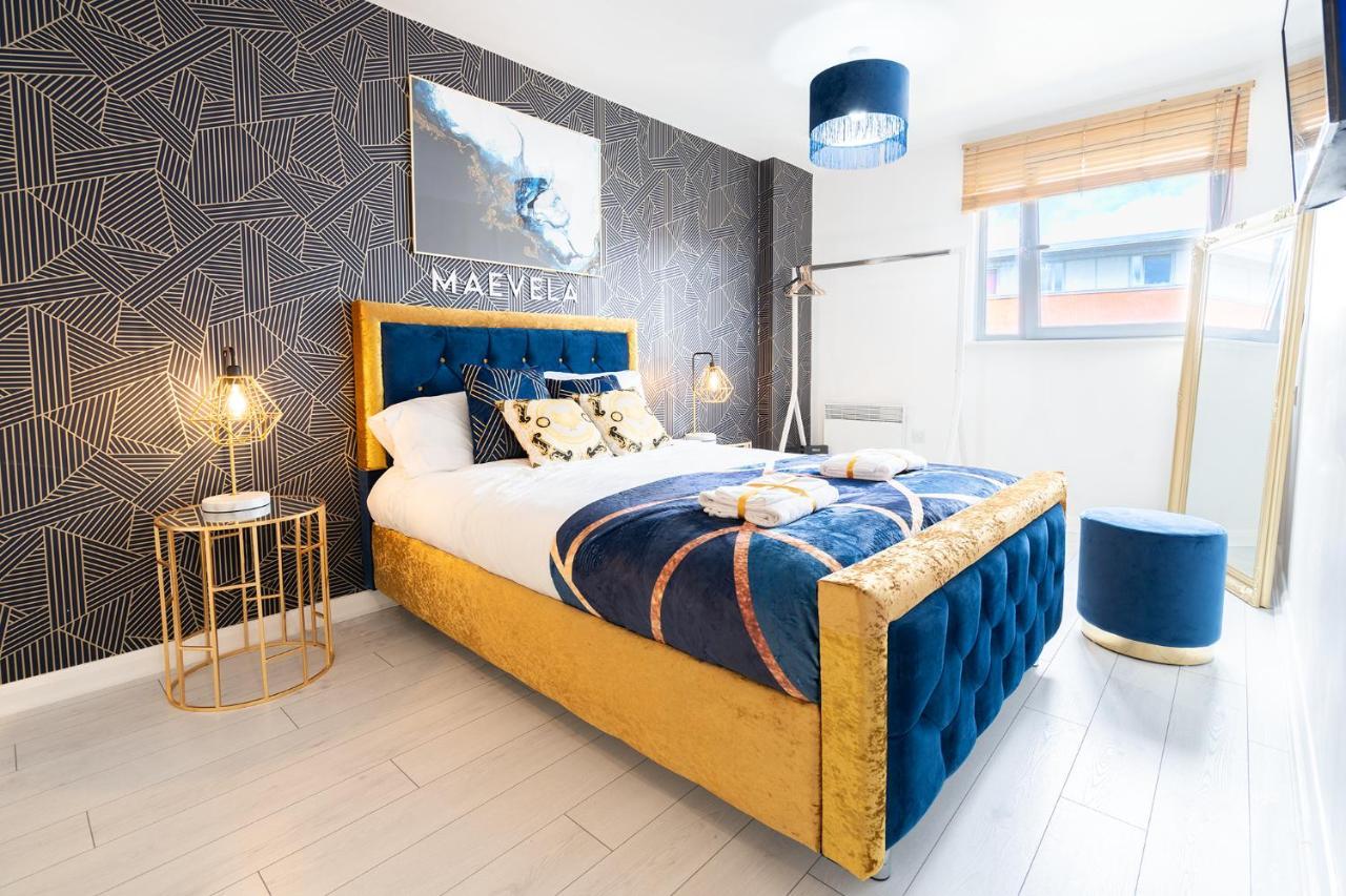 Maevela - Ultra Lavish Luxury 2 Bed Centre - With Balcony - Free Secure Parking - Ps4 & Smart Tv's Apartment *