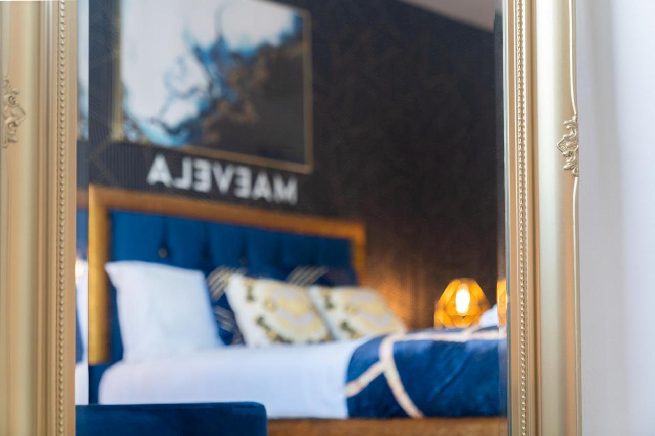 Maevela - Ultra Lavish Luxury 2 Bed Centre - With Balcony - Free Secure Parking - Ps4 & Smart Tv's Apartment
