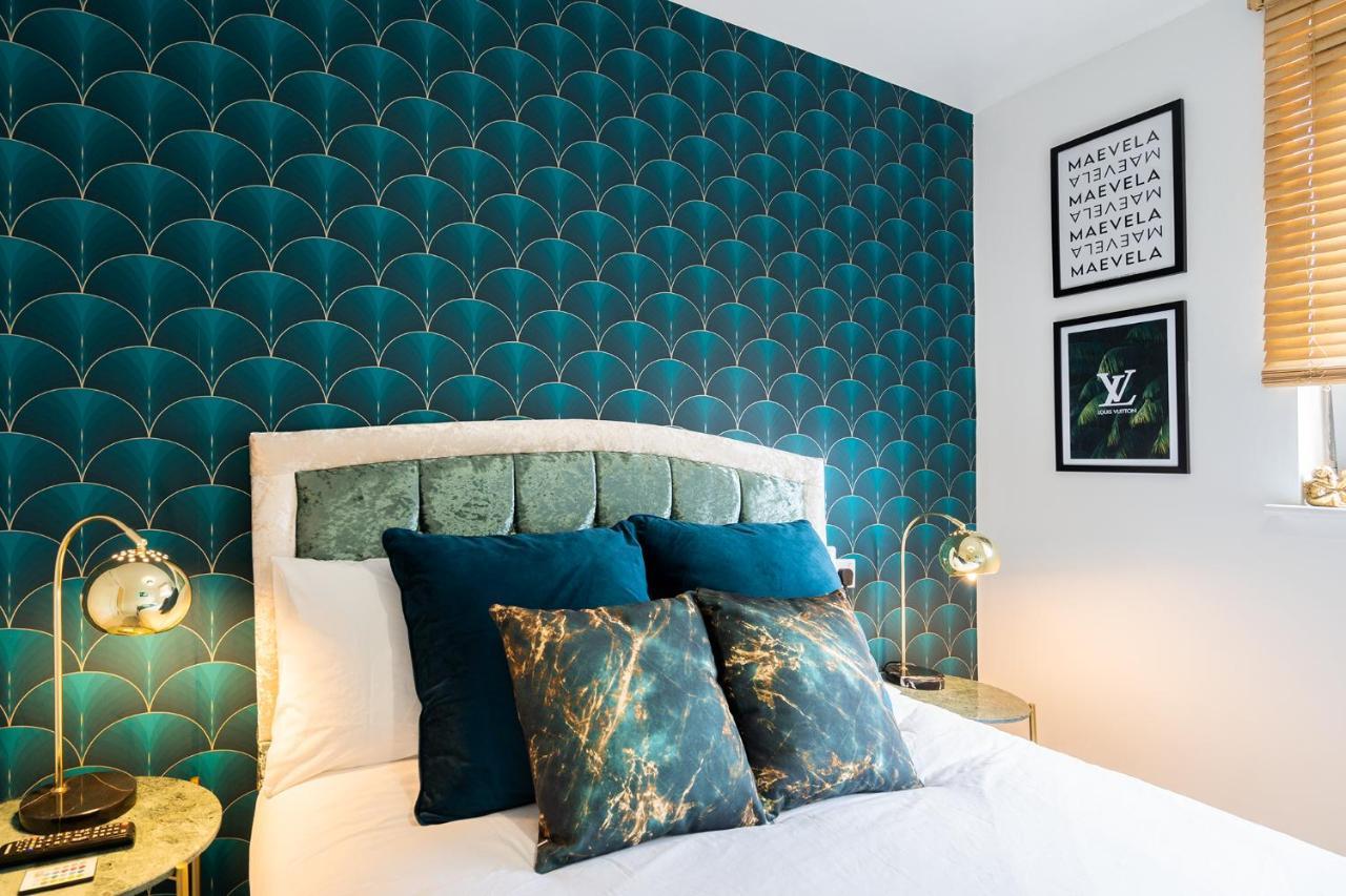 Maevela - Ultra Lavish Luxury 2 Bed Centre - With Balcony - Free Secure Parking - Ps4 & Smart Tv's * Birmingham