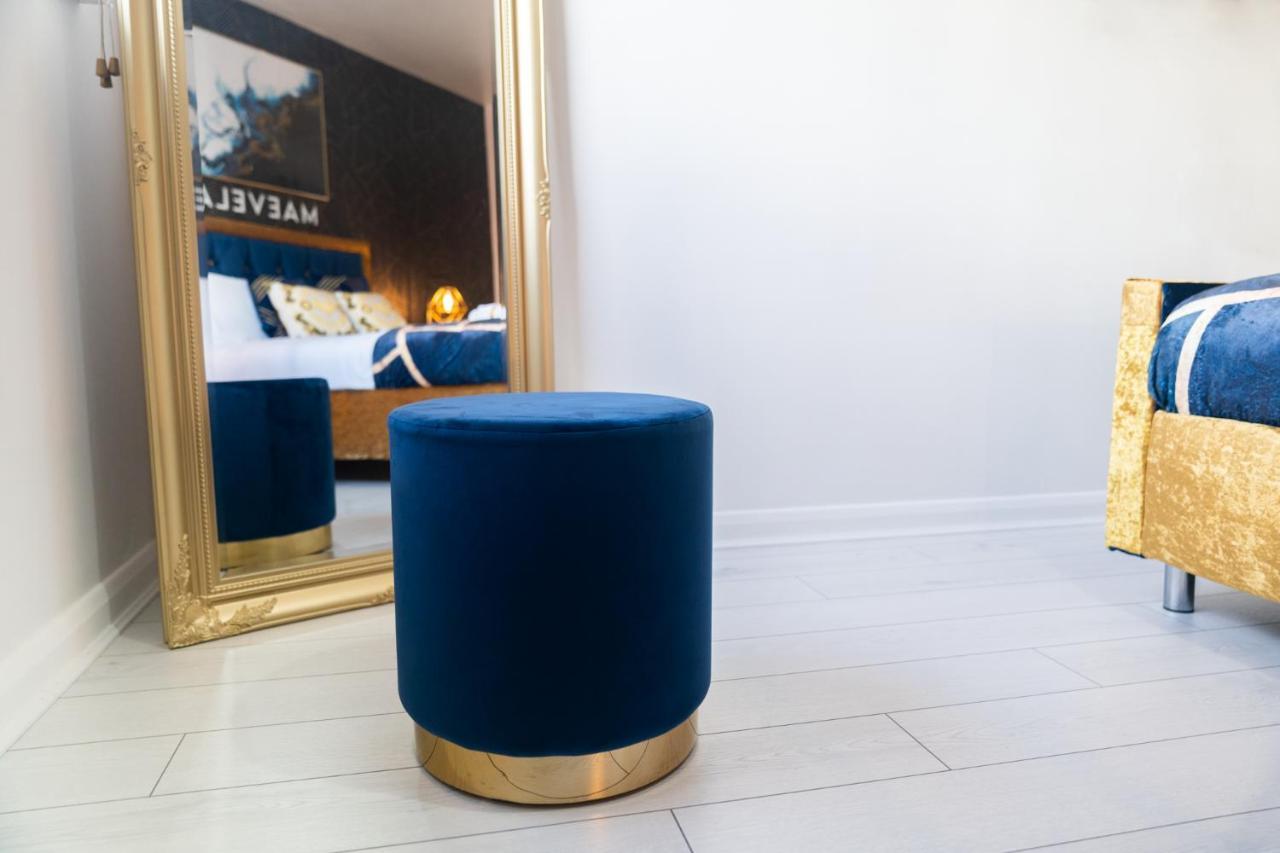 Maevela - Ultra Lavish Luxury 2 Bed Centre - With Balcony - Free Secure Parking - Ps4 & Smart Tv's Apartment *