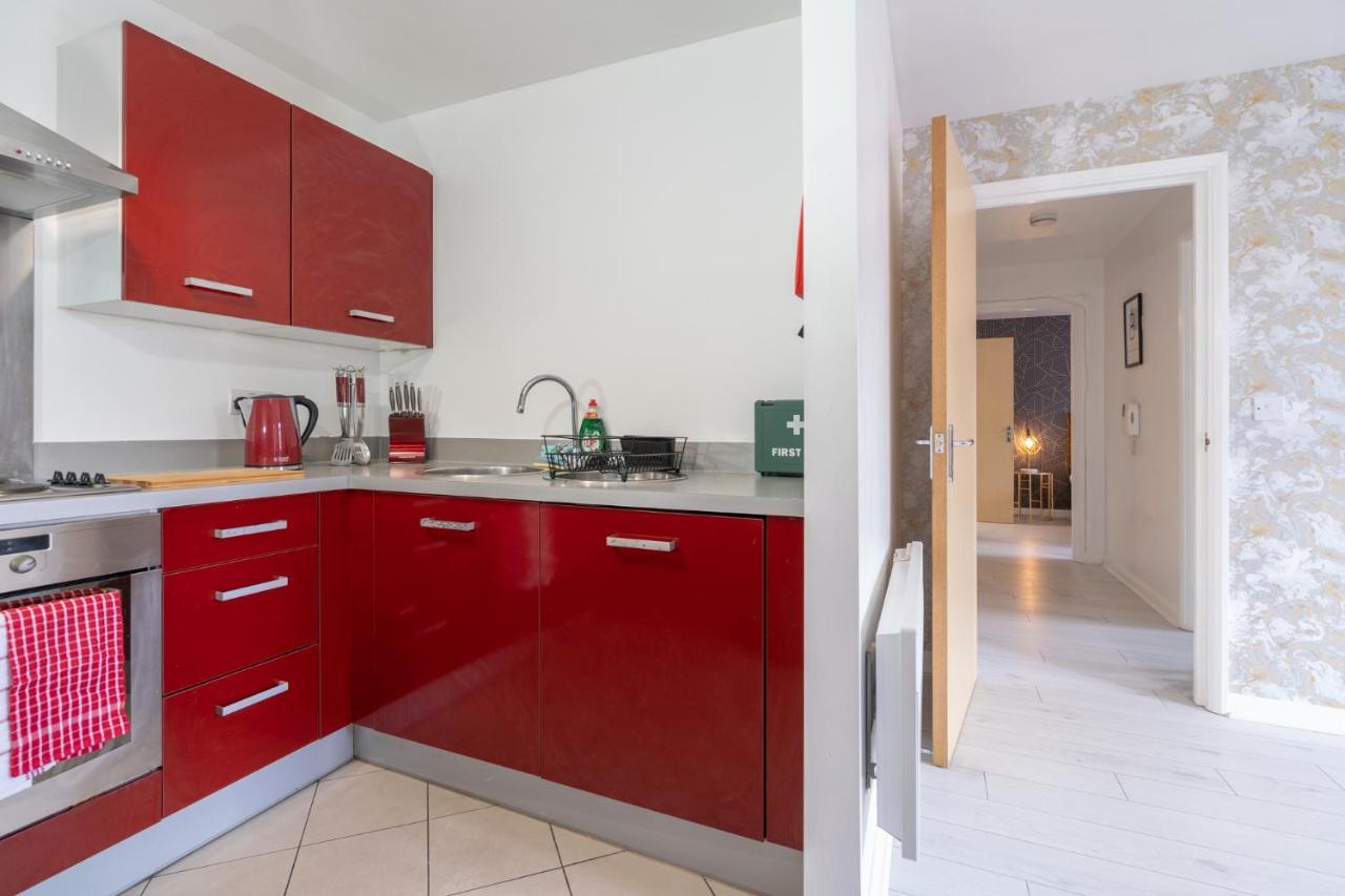 Maevela - Ultra Lavish Luxury 2 Bed Centre - With Balcony - Free Secure Parking - Ps4 & Smart Tv's *