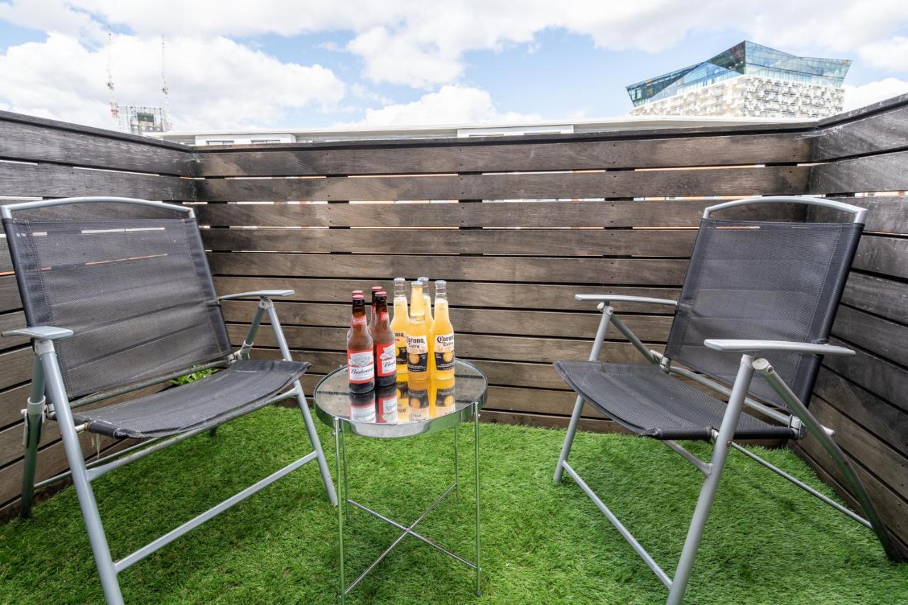 Maevela - Ultra Lavish Luxury 2 Bed Centre - With Balcony - Free Secure Parking - Ps4 & Smart Tv's Apartment *